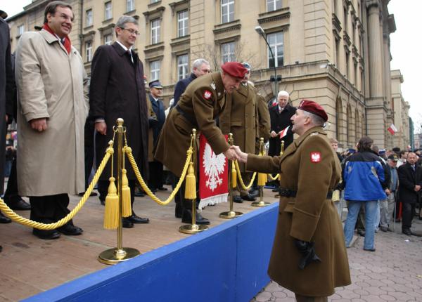 General M Bieniek gratulacje 5082.jpg